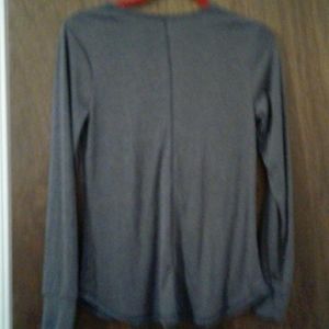 EUC. Ribbed V neck long sleeve sweater